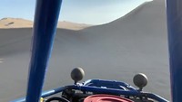 Scheuren door de woestijn