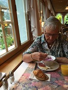 Goed eten ma, je weet nooit wanneer je weer iets krijgt