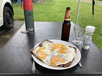 Uitsmijter en bier