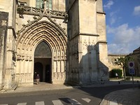 Enorme kathedraal in Saintes