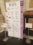 moderne rondleiding in kerk