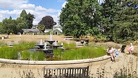 Fontein in de Cambridge Botanic Garden