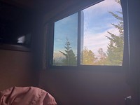Uitzicht vanaf camper bed in Banff II