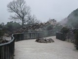 Regen, stoom en geur van rotte eieren