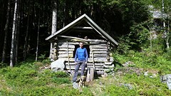 Tijdens één van onze hikes, voor een berghutje