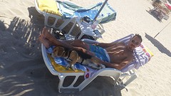 Gezellig met Puk op het strandbedje