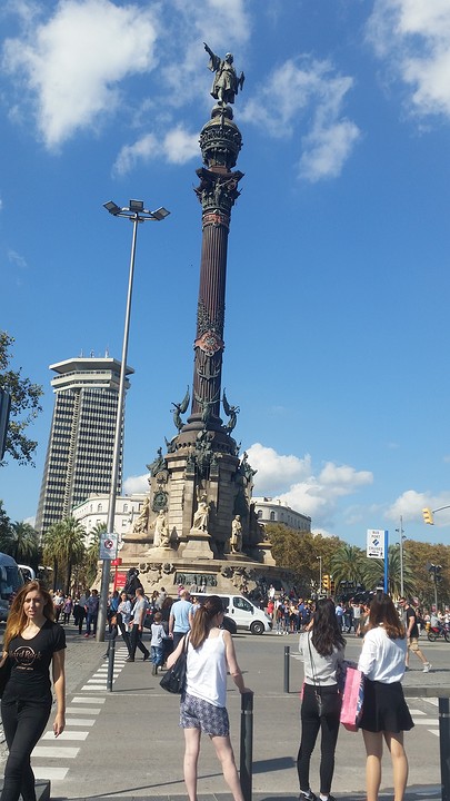 Het standbeeld van Columbus aan de haven in Barcelona