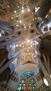 Het plafond van de Sagrada Familia