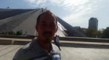 Pyramide en vredesbel Tirana