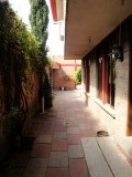 De voorkant van la casa de Rodrigo y su familia