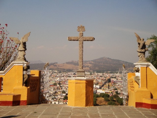 Uitzicht op Cholula vanaf het santuario