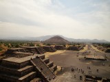 Piramide del Sol vanaf de Piramide de la Luna