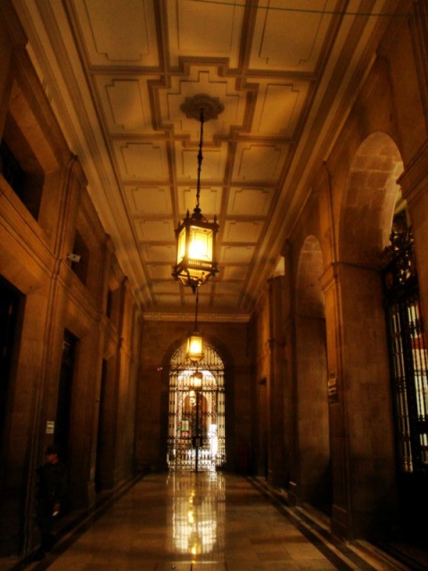 Palacio Nacional (scheef gebouwd, als je naar de lampen kijkt)