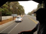 Terug naar het dorp achterin een pick-up