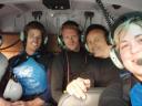 Blij als kinderen in de helicopter.