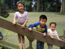 Mt Emei Shan - kids posing
