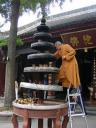 Chengdu - monk cleaning