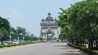 Patuxai momument vanuit de tuktuk