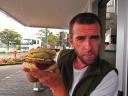 Duffy met zijn BURGERFUEL hamburger.