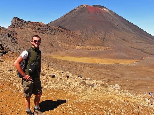 Duffy met Mount DOOM op de achtergrond.