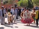 Dansende, dronken feestgangers in Valle de la Luna