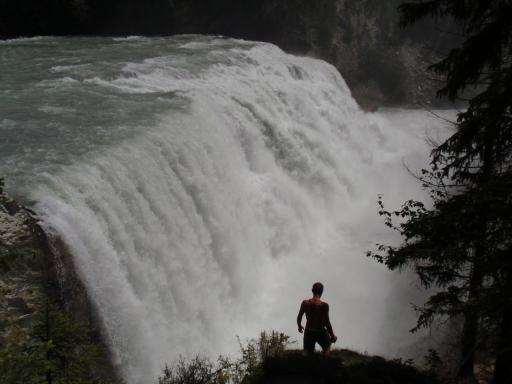 Nee,dit is geen filmscherm maar een echte waterval