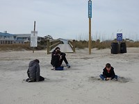 op het strand