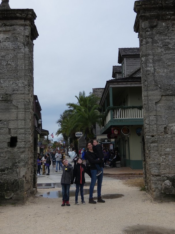 de oude toegangspoort