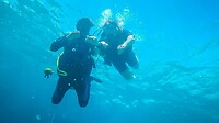 Duiken, instructeur hield mij vast