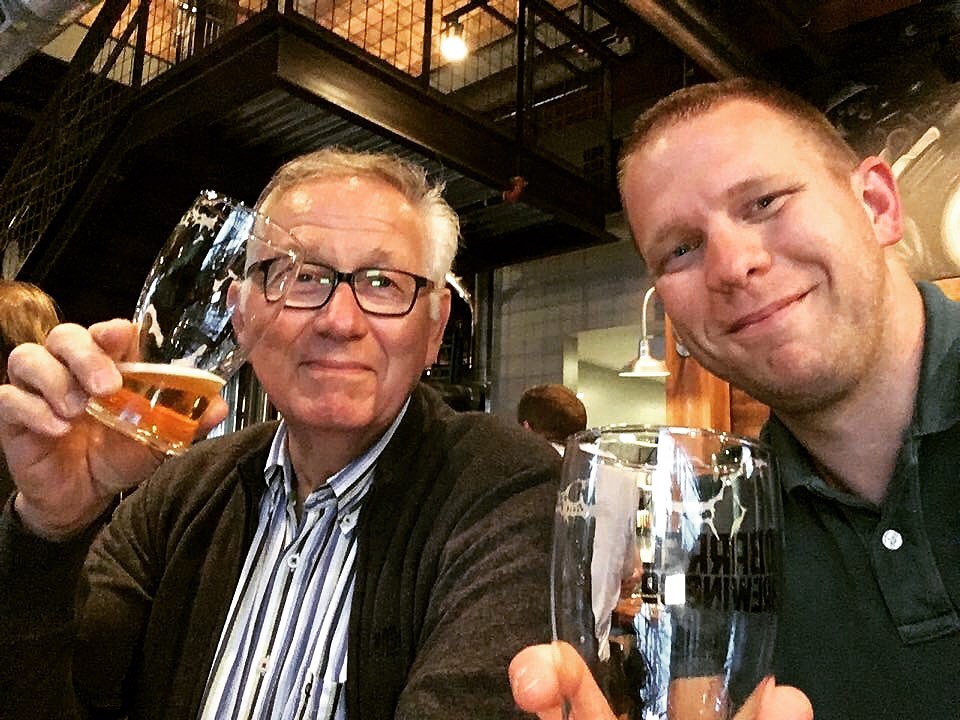 De mannen uit dineren