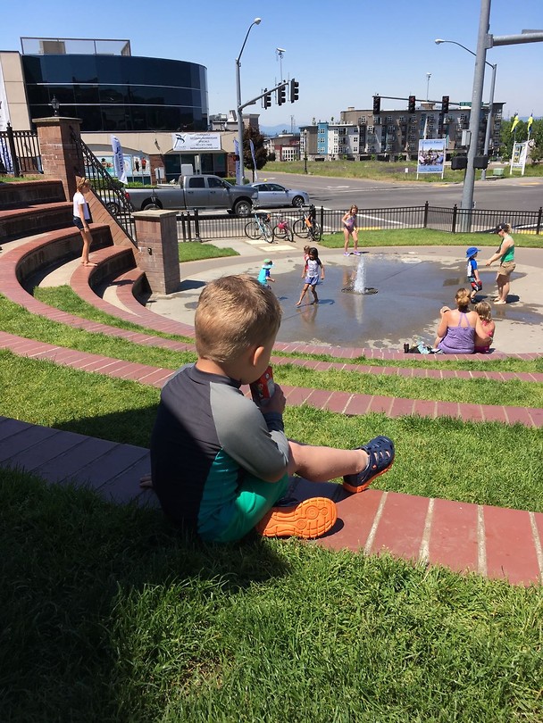 Spelen in de fontein