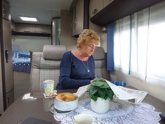 Aan de koffie