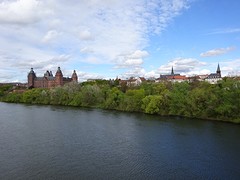 Aschaffenburg, op de voorgrond de Main