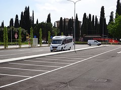 Parkeerplaats bij kerkhof, Udine