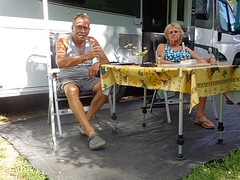 Er was wijnproeven op de camping, maar wij hadden de onze al geproefd!