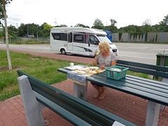 Eten even voor de grens