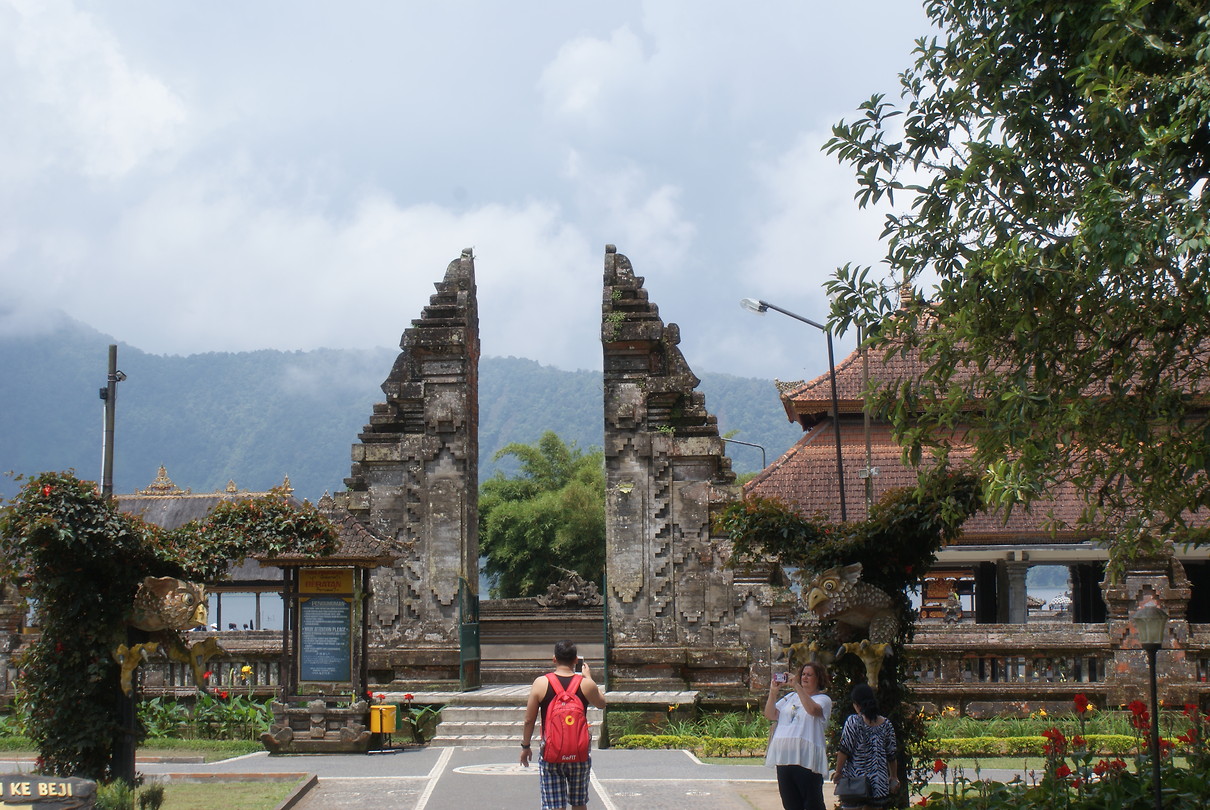 Tempel in Bratan meer