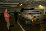 Freesiawoods - Collega's VIncent en Xander helpen met inpakken