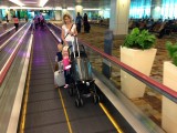 Changi Airport - Op de rolband met mooie vloerbedekking