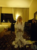 Holiday Inn Atrium - Lena verkleed in badteneu van het hotel