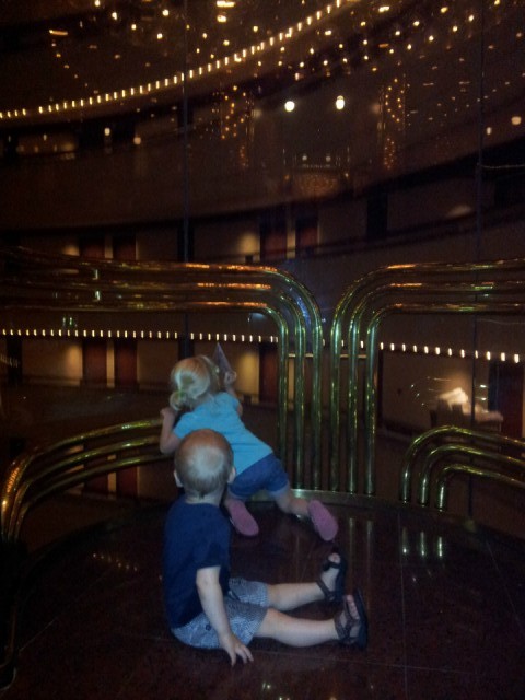 Holiday Inn Atrium - Lift