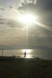 Lovina Beach - Johan en Lena bij zonsondergang strand