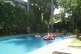 Rumah Kita - Elske en Erik in zwembad vakantiehuis