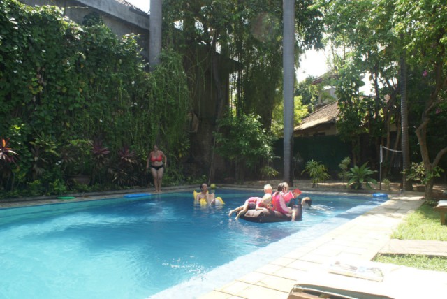 Rumah Kita - Elske en Erik in zwembad vakantiehuis