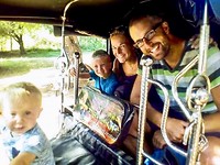 In de tuk tuk met een leuke driver 💙