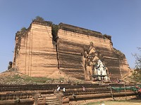 De gigantische onvoltooide Mingun Pagoda