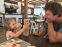 Jenga, ons favoriete spel bij Duli Beach
