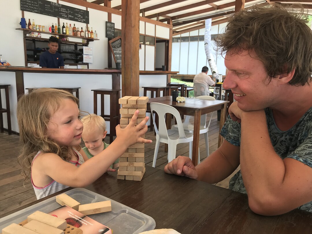 Jenga, ons favoriete spel bij Duli Beach