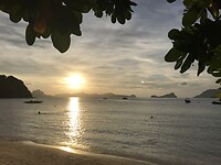 Zonsondergang bij Marimegmeg Beach