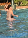 Daarna ff lekker stoeien en afkoelen in de pool